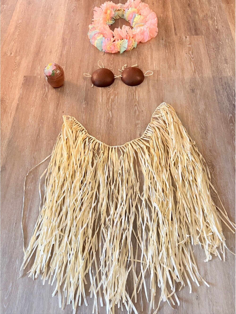 Deluxe Adult Coral Luau Costume Set: Natural Grass Skirt Coconut Bra Luxury Leis